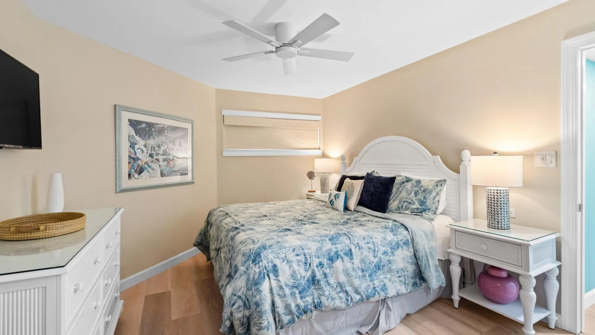 Semesterbostad Aquavista Condominiums #303-W By Book That Condo Panama City Beach